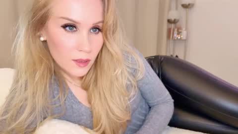 Snapshot of myassistant chatting on 03/08/25, 09:08 Mya-be Yours P online show from 03/08/25, 09:08