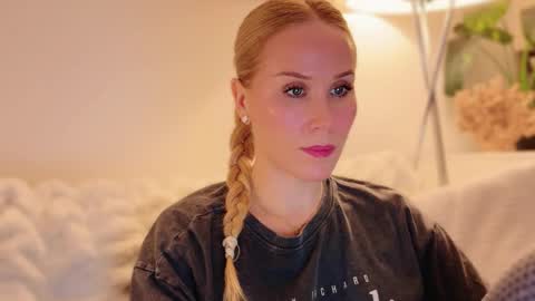 Snapshot of myassistant chatting on 09/15/25, 07:36 Mya-be Yours P online show from 09/15/25, 07:36