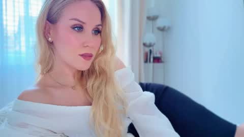 Snapshot of myassistant chatting on 09/19/25, 04:40 Mya-be Yours P online show from 09/19/25, 04:40