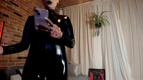 Snapshot of mydoc_lolac chatting on 02/20/26, 02:08 Lola online show from 02/20/26, 02:08