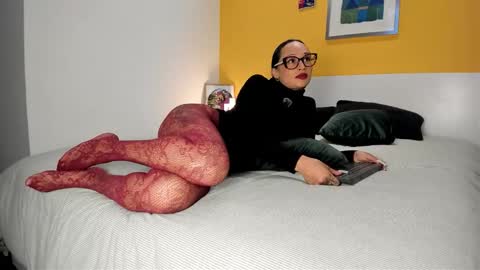 Lola online show from 03/25/26, 08:48