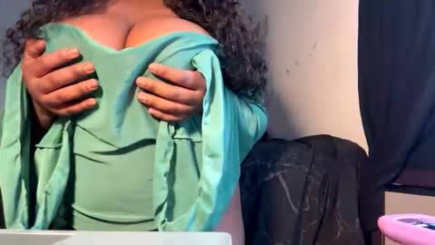 mygoldenaerols online show from 04/19/26, 09:39