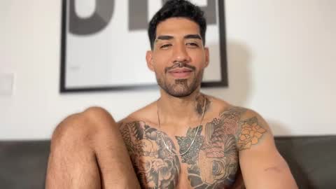 Snapshot of myke_esthetic chatting on 01/26/25, 02:03 Myke esthetic online show from 01/26/25, 02:03