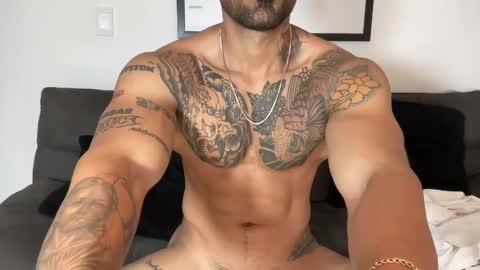 Snapshot of myke_esthetic chatting on 02/11/25, 05:05 Myke esthetic online show from 02/11/25, 05:05