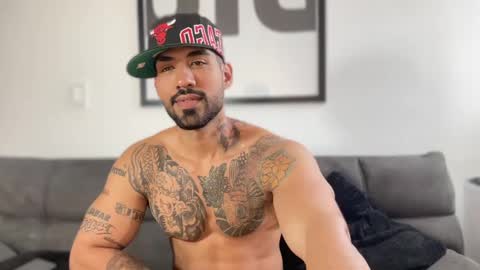 Snapshot of myke_esthetic chatting on 02/26/25, 10:31 Myke esthetic online show from 02/26/25, 10:31