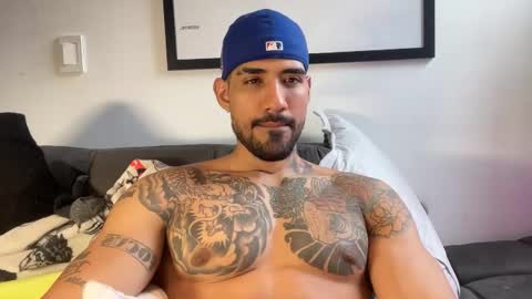 Snapshot of myke_esthetic chatting on 10/11/25, 08:18 Myke esthetic online show from 10/11/25, 08:18