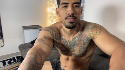 Snapshot of myke_esthetic chatting on 12/16/25, 08:36 Myke esthetic online show from 12/16/25, 08:36