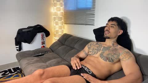 Snapshot of myke_esthetic chatting on 12/17/25, 10:16 Myke esthetic online show from 12/17/25, 10:16