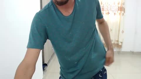 Snapshot of myke_xxx chatting on 12/19/24, 02:57 mike online show from 12/19/24, 02:57