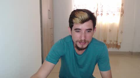 Snapshot of myke_xxx chatting on 12/19/24, 06:45 mike online show from 12/19/24, 06:45