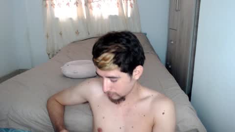 Snapshot of myke_xxx chatting on 12/26/24, 01:21 mike online show from 12/26/24, 01:21