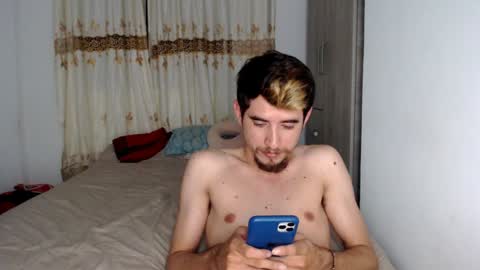 Snapshot of myke_xxx chatting on 12/28/24, 12:26 mike online show from 12/28/24, 12:26