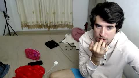 Snapshot of myke_xxx chatting on 09/22/25, 01:29 mike online show from 09/22/25, 01:29