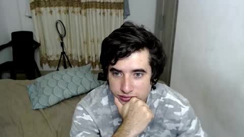 Snapshot of myke_xxx chatting on 10/30/25, 01:51 mike online show from 10/30/25, 01:51