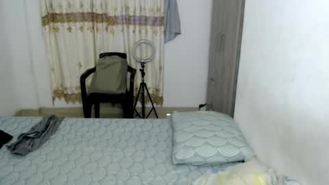 Snapshot of myke_xxx chatting on 11/02/25, 09:28 mike online show from 11/02/25, 09:28