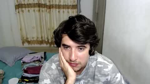 Snapshot of myke_xxx chatting on 11/17/25, 12:27 mike online show from 11/17/25, 12:27