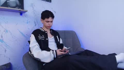 Snapshot of mykelcano chatting on 11/04/25, 05:45 Mykel online show from 11/04/25, 05:45