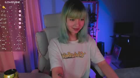 MylaFlores online show from 04/19/26, 04:34