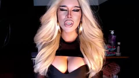 Snapshot of mylovingsofia chatting on 07/12/26, 10:28 GODDESS SOFIA take me private show or passwordshow i cum to you online show from 07/12/26, 10:28