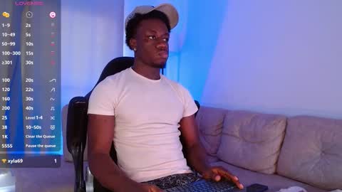 Snapshot of mylowallacee chatting on 02/03/26, 01:05 Mylo Wallace online show from 02/03/26, 01:05