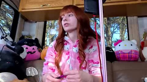 Snapshot of mymindbreaks2 chatting on 12/15/25, 08:57 mymindbreaks online show from 12/15/25, 08:57