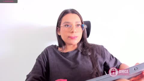 Snapshot of mypretty_isabella chatting on 01/22/25, 05:38 Bella online show from 01/22/25, 05:38