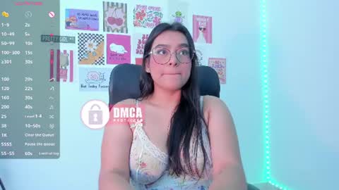 Snapshot of mypretty_isabella chatting on 06/14/26, 10:23 Bella online show from 06/14/26, 10:23