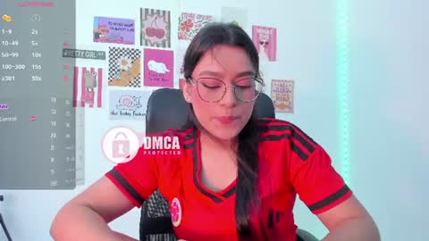 Snapshot of mypretty_isabella chatting on 06/18/26, 02:01 Bella online show from 06/18/26, 02:01
