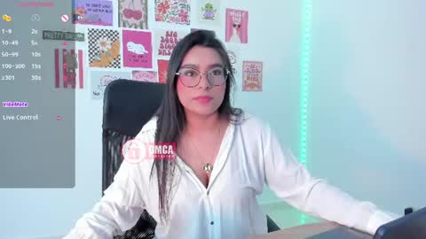 Snapshot of mypretty_isabella chatting on 07/12/26, 01:02 Bella online show from 07/12/26, 01:02