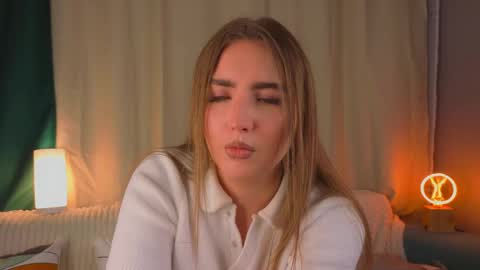 Snapshot of myrahenley chatting on 04/14/26, 12:33 myrahenley online show from 04/14/26, 12:33