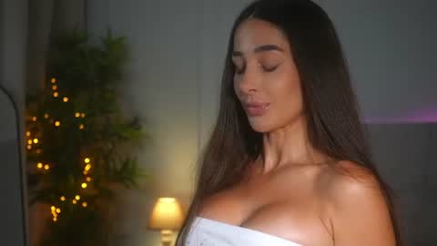 Snapshot of myriamfox_ chatting on 07/14/26, 10:21 Miryam online show from 07/14/26, 10:21
