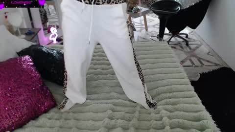 Myrna Sessions online show from 03/05/26, 03:30