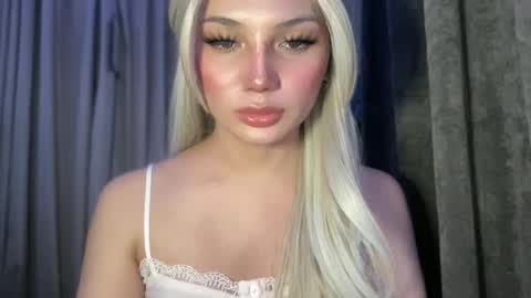 UR GIRL NEXTDOOR online show from 04/29/26, 08:26