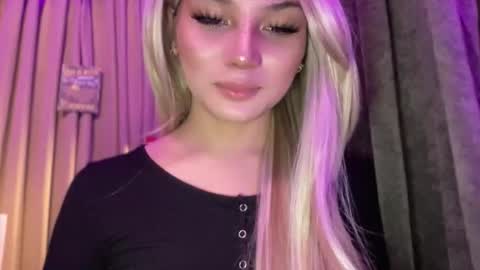 UR GIRL NEXTDOOR online show from 05/02/26, 09:03