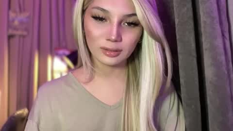 UR GIRL NEXTDOOR online show from 05/03/26, 10:32