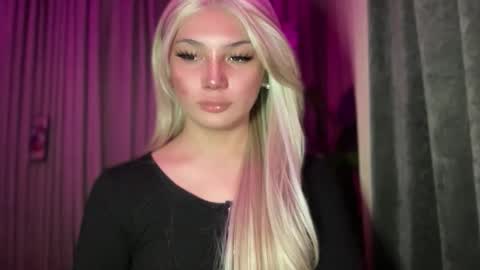 UR GIRL NEXTDOOR online show from 05/07/26, 03:56