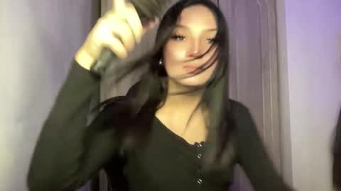 UR GIRL NEXTDOOR online show from 05/19/26, 10:10