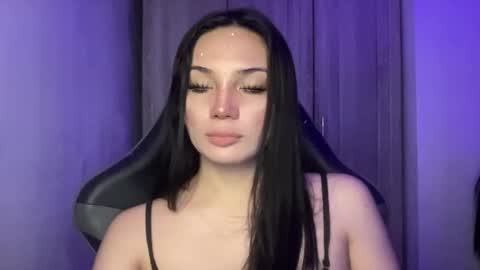 UR GIRL NEXTDOOR online show from 05/20/26, 08:04