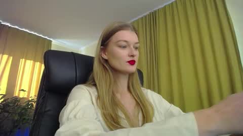 mysticvenus_ online show from 10/25/25, 10:34