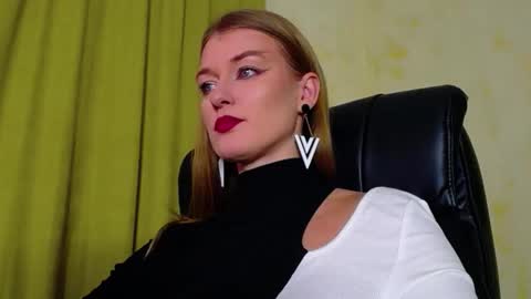 mysticvenus_ online show from 11/24/25, 03:23