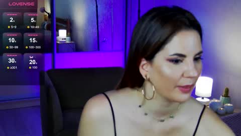 Snapshot of mystique_girl_ chatting on 11/25/25, 06:30 Angeline online show from 11/25/25, 06:30