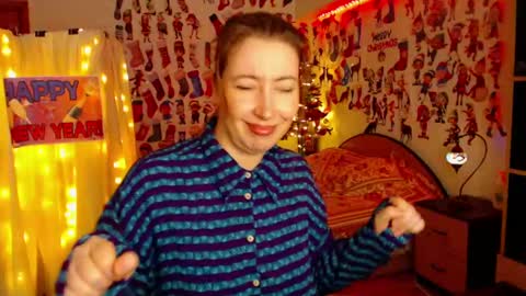 Snapshot of mystydew chatting on 01/25/25, 11:55 MystyDew online show from 01/25/25, 11:55