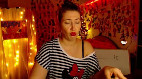 Snapshot of mystydew chatting on 01/28/25, 03:57 MystyDew online show from 01/28/25, 03:57