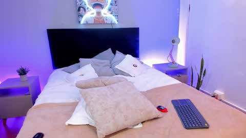 AMY online show from 12/05/25, 07:54