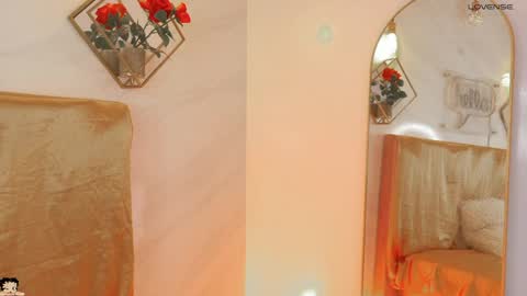 naamah_b online show from 04/10/26, 02:33