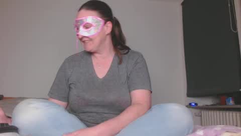 Nadine online show from 12/17/24, 04:21
