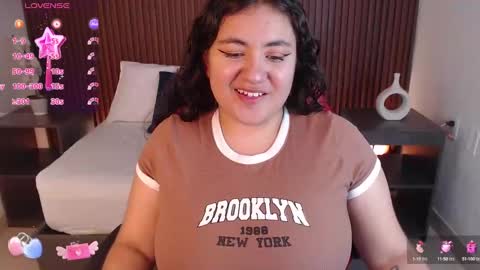 Snapshot of nadine_russo chatting on 12/02/24, 07:05 Nadine online show from 12/02/24, 07:05