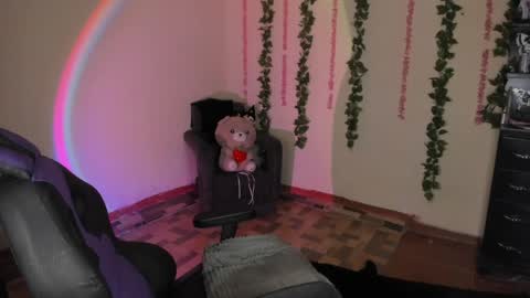 naeniademont online show from 05/25/26, 01:50