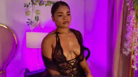NahiaraReina  online show from 05/01/26, 02:21