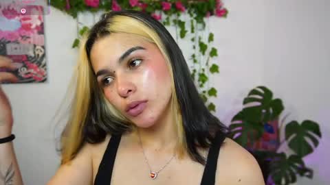 Snapshot of naho_4269 chatting on 05/04/26, 01:01 Naho Sigueme en mis Redes Sociales Follow me on my social networks online show from 05/04/26, 01:01